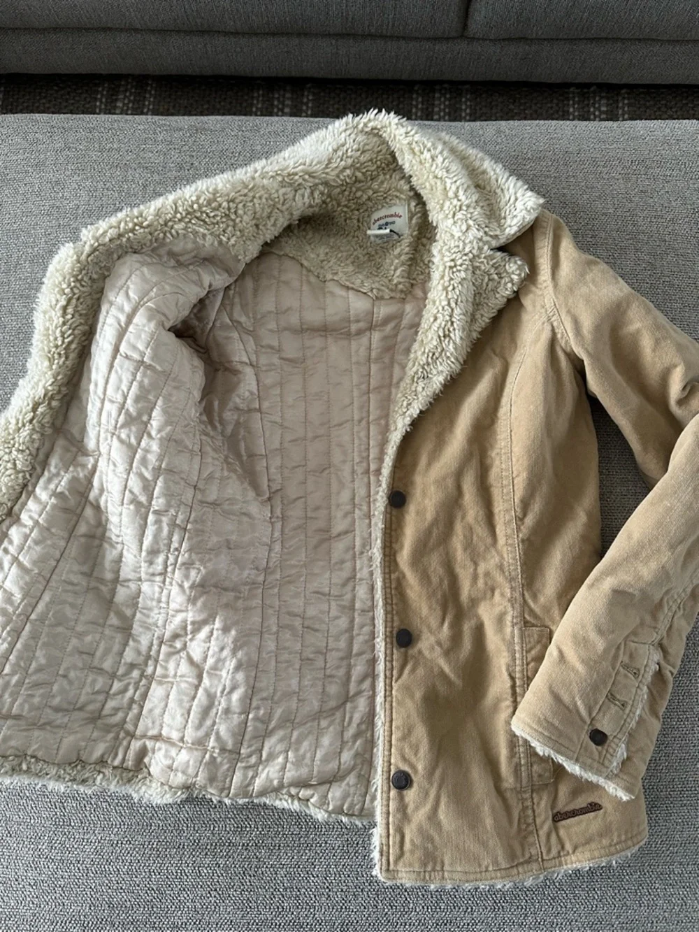 Y2K Abercrombie & Fitch Girls XL Button Down Faux Fur Jacket, (Fits like an XS) - Picture 3 of 8